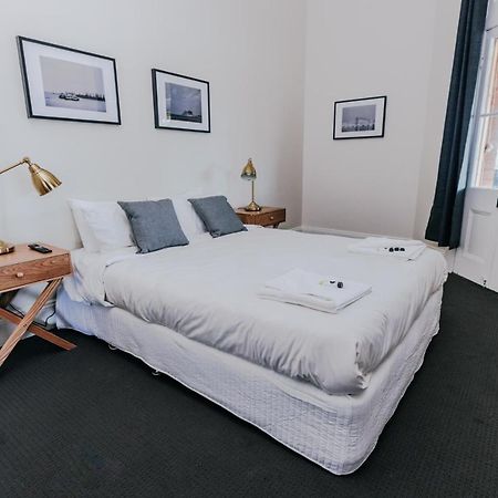 Holmesville Hotel Екстериор снимка