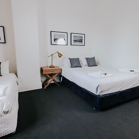 Holmesville Hotel Стая снимка